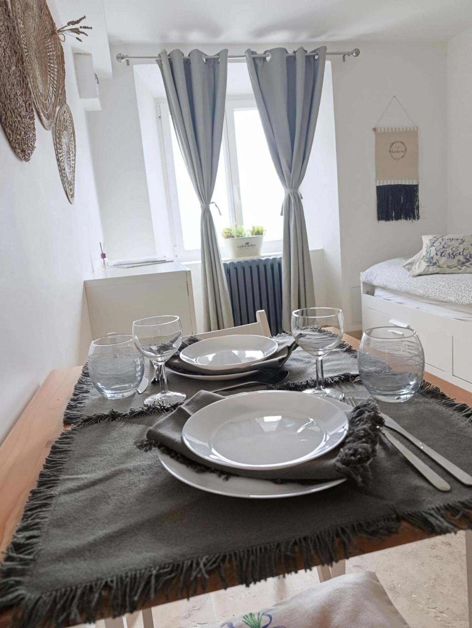 Logement Le Gabian Ampus Exteriér fotografie